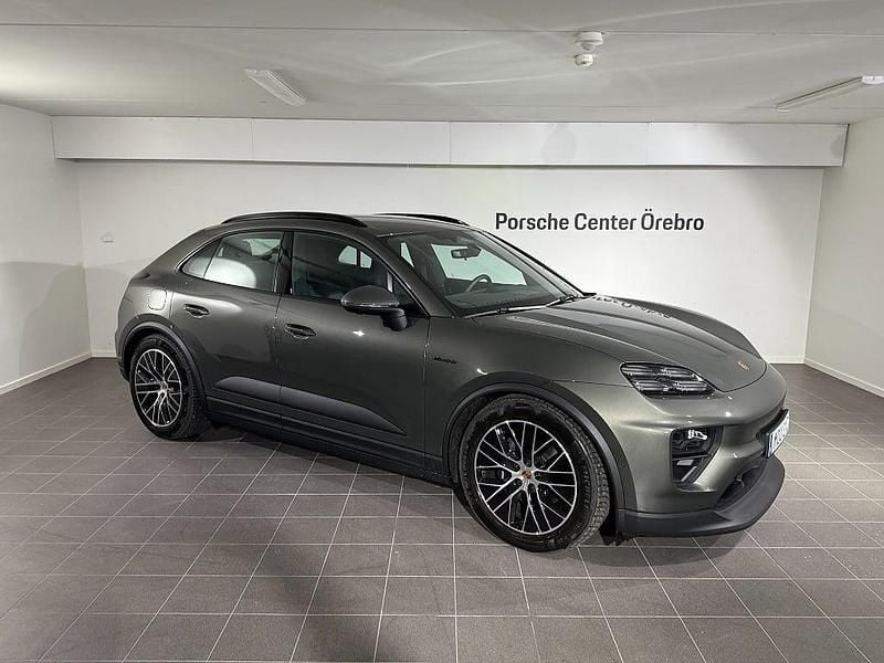 Grön Ny 2025 Porsche Macan SUV | 1 131 100 kr (Marknadspris) - Bild 1/4