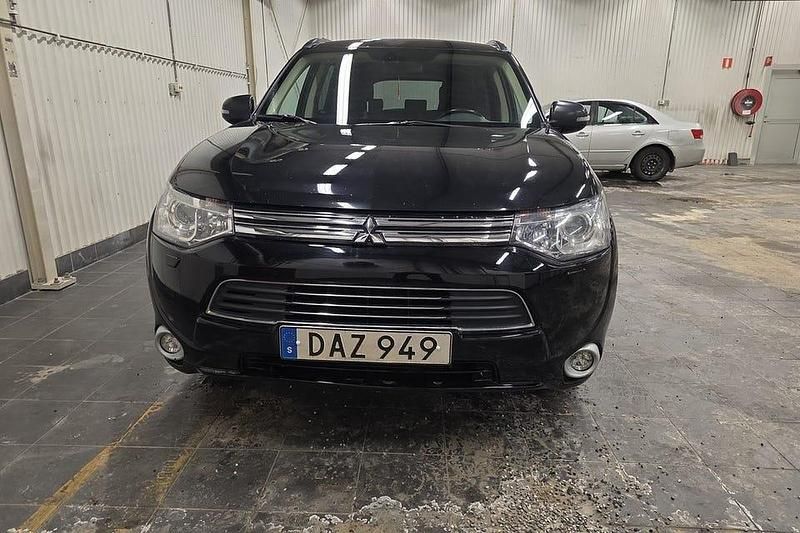 Begagnad Mitsubishi Outlander 203 HK (149 kW) 2014 Svart SUV