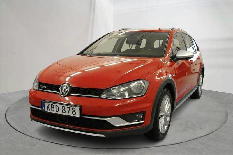 Röd Begagnad 2016 VW Golf Alltrack Kombi | 122 000 kr (Bra pris) - Bild 1/4