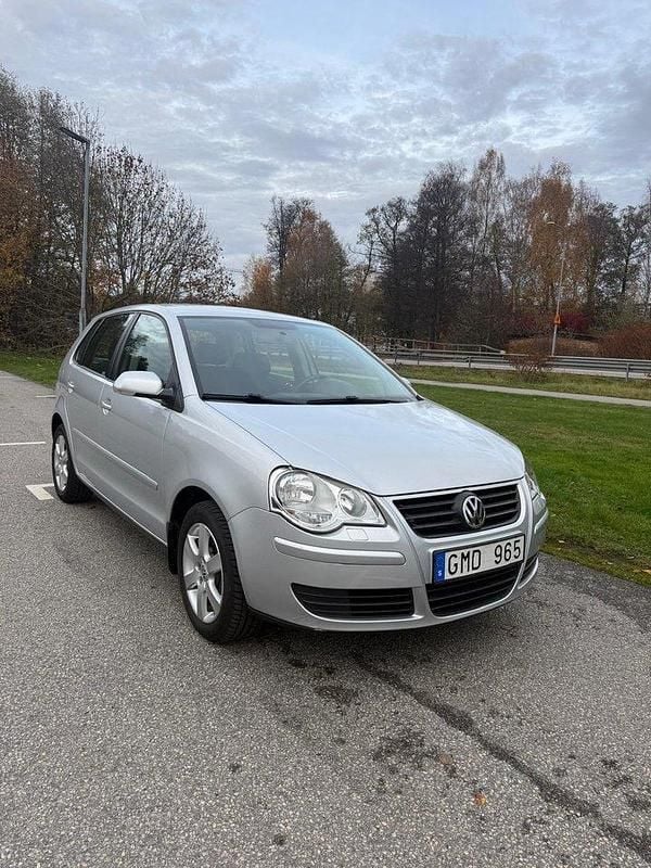 Silver Begagnad 2008 VW Polo Comfortline Halvkombi | 72 000 kr - Bild 1/4