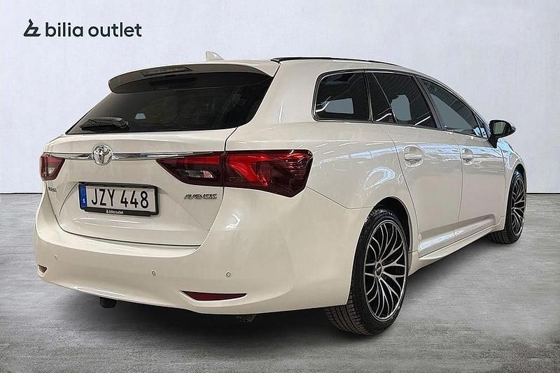 Begagnad Toyota Avensis Active 143 HK (105 kW) 2015 Vit Kombi