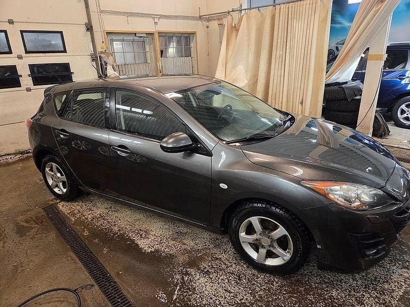 Begagnad Mazda 3 Inclusive 105 HK (77 kW) 2010 Grå Halvkombi