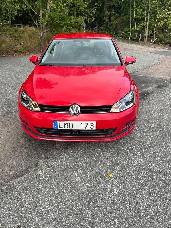 Röd Begagnad 2012 VW Golf VII Halvkombi | 94 000 kr (Marknadspris) - Bild 1/4