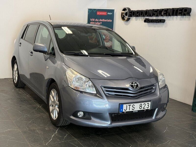 Blå Begagnad 2009 Toyota Verso Minibuss | 69 900 kr (Marknadspris) - Bild 1/4