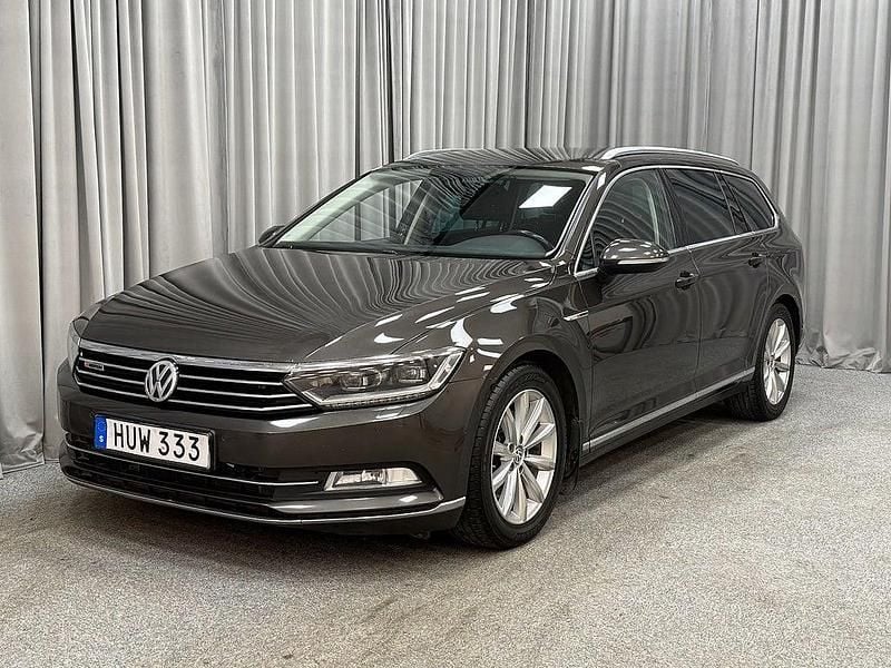 Black oak brown metallic Begagnad 2016 VW Passat GT Kombi | 139 900 kr (Marknadspris) - Bild 1/4