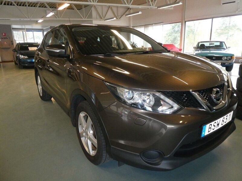 Brun Begagnad 2014 Nissan Qashqai SUV | 114 900 kr (Marknadspris) - Bild 1/4
