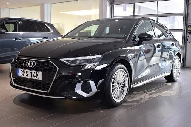 Brilliantsvart Begagnad 2022 Audi A3 Advanced Sedan | 238 800 kr (Bra pris) - Bild 1/4