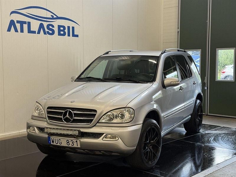 Silver Begagnad 2004 Mercedes ML350 SUV | 59 900 kr - Bild 1/4