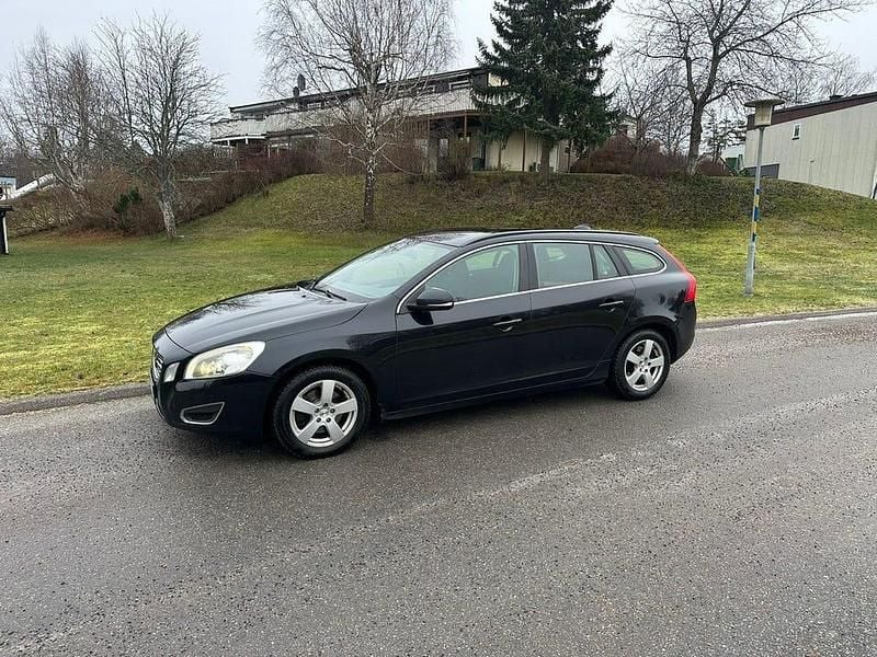 Begagnad 2012 Volvo V60 Momentum Kombi | 62 000 kr (Superpris) - Bild 1/4