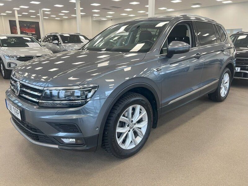 Mörkgrå Begagnad 2019 VW Tiguan Allspace SUV | 309 900 kr (Marknadspris) - Bild 1/4