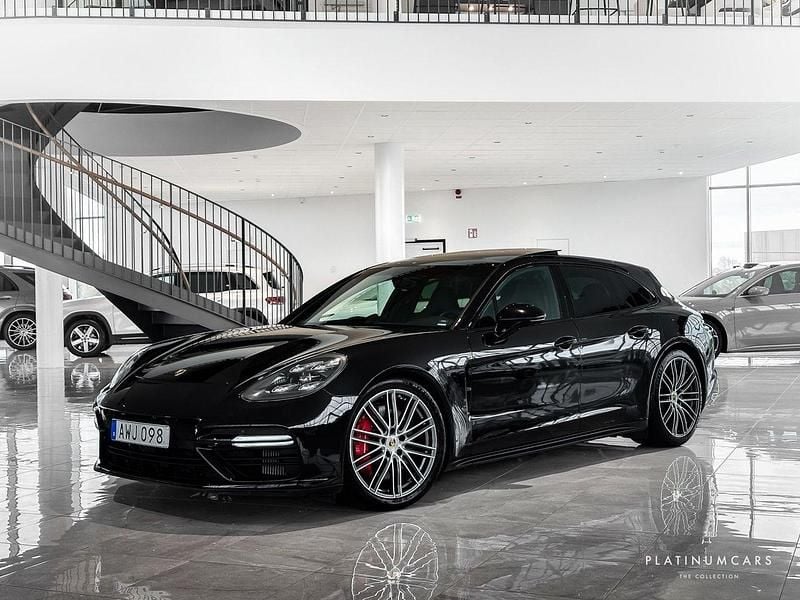 Svart Begagnad 2018 Porsche Panamera Turbo Sport Turismo Sedan | 599 000 kr (Marknadspris) - Bild 1/4