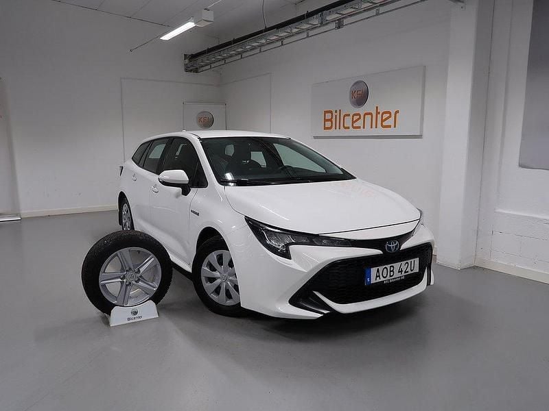 Vit Begagnad 2020 Toyota Corolla Life Kombi | 209 900 kr (Marknadspris) - Bild 1/3