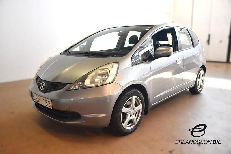 Silver Begagnad 2011 Honda Jazz Halvkombi | 74 900 kr (Lite dyr) - Bild 1/4