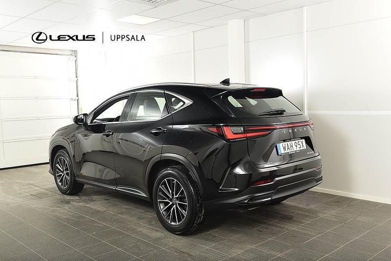 Begagnad Lexus NX350h 242 HK (177 kW) 2022 Svart SUV