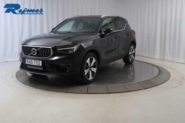 Svart Begagnad 2022 Volvo XC40 Plus SUV | 369 900 kr (Marknadspris) - Bild 1/4