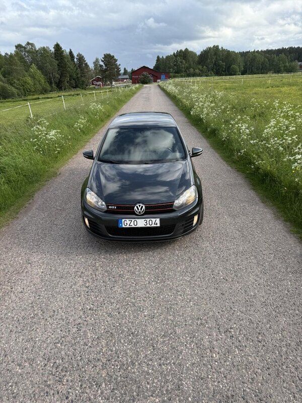 Grå Begagnad 2010 VW Golf VI GTI Halvkombi | 85 000 kr (Marknadspris) - Bild 1/4