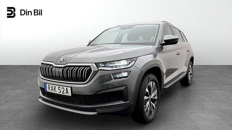 Grå Begagnad 2023 Skoda Kodiaq Style SUV | 423 900 kr (Marknadspris) - Bild 1/4
