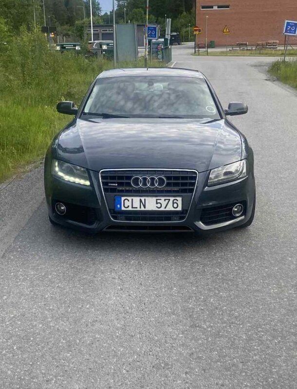 Grå Begagnad 2010 Audi A5 Sportback S-Line Halvkombi | 65 000 kr (Marknadspris) - Bild 1/4