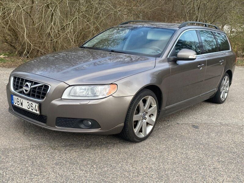 Grå Begagnad 2010 Volvo V70 Momentum Kombi | 63 000 kr (Marknadspris) - Bild 1/4
