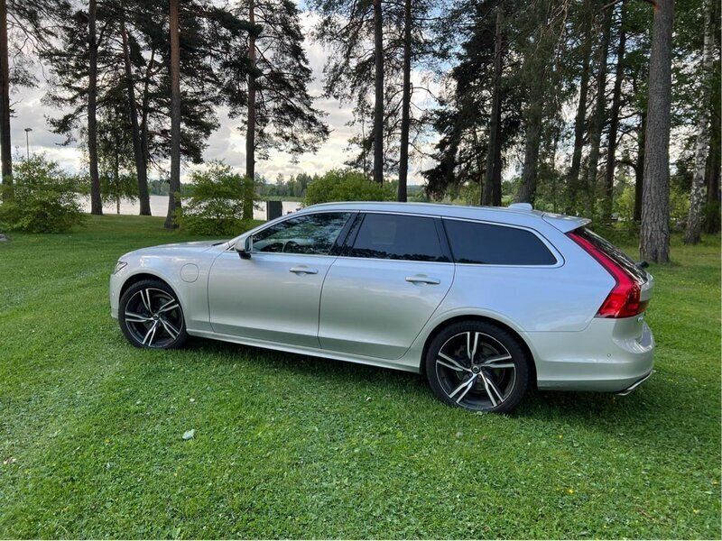 Silver Begagnad 2019 Volvo V90 R-Design Kombi | 299 000 kr (Bra pris) - Bild 1/4