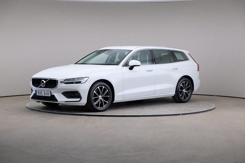Vit Begagnad 2021 Volvo V60 Momentum Kombi | 259 000 kr (Superpris) - Bild 1/4
