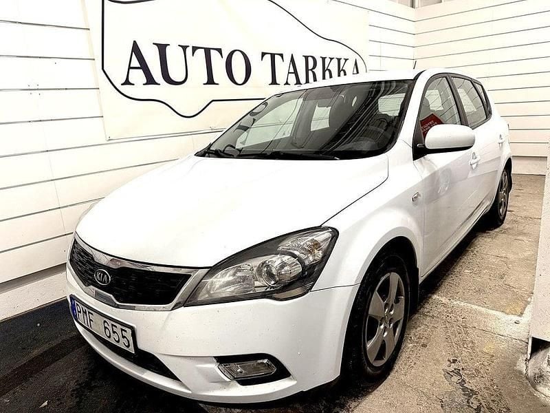 Vit Begagnad 2010 Kia Ceed EX Halvkombi | 39 000 kr (Marknadspris) - Bild 1/4