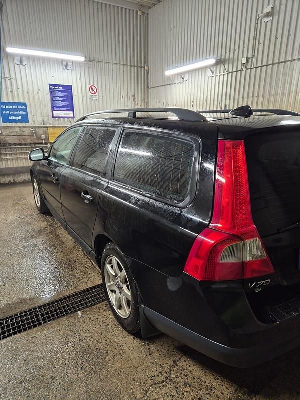 Svart Begagnad 2009 Volvo V70 Kombi | 40 000 kr (Superpris) - Bild 1/4