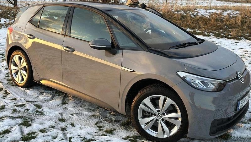 Grå Begagnad 2021 VW ID.3 Pro Performance Halvkombi | 224 500 kr (Bra pris) - Bild 1/4