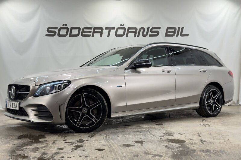 Silver Begagnad 2021 Mercedes C300e AMG Kombi | 259 900 kr - Bild 1/4