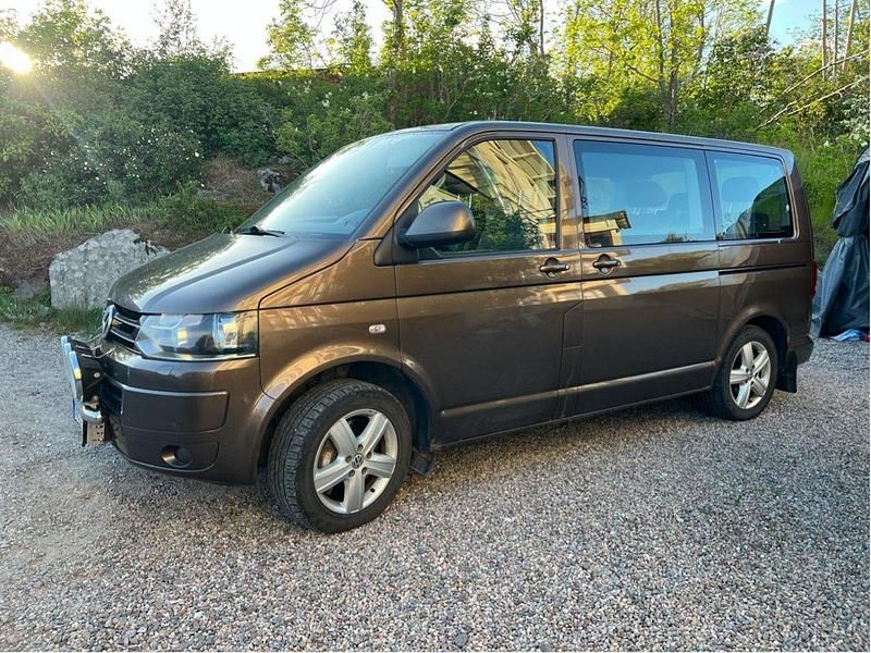 Brun Begagnad 2013 VW Multivan Comfortline Minibuss | 134 000 kr (Superpris) - Bild 1/4