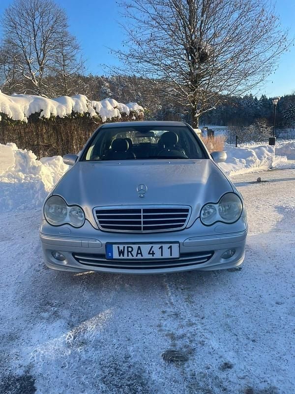 Begagnad 2005 Mercedes C180 Sedan | 24 900 kr (Superpris) - Bild 1/4