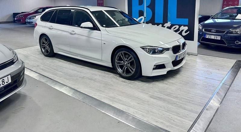 Vit Begagnad 2016 BMW 318 M Sport Kombi | 159 000 kr (Marknadspris) - Bild 1/4