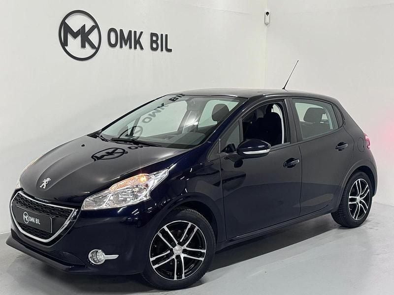 Mörkblå Begagnad 2015 Peugeot 208 Halvkombi | 64 900 kr (Marknadspris) - Bild 1/4