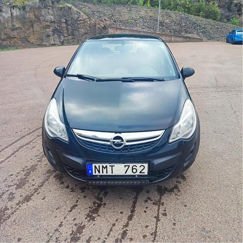 Svart Begagnad 2012 Opel Corsa Enjoy Halvkombi | 18 700 kr (Superpris) - Bild 1/3