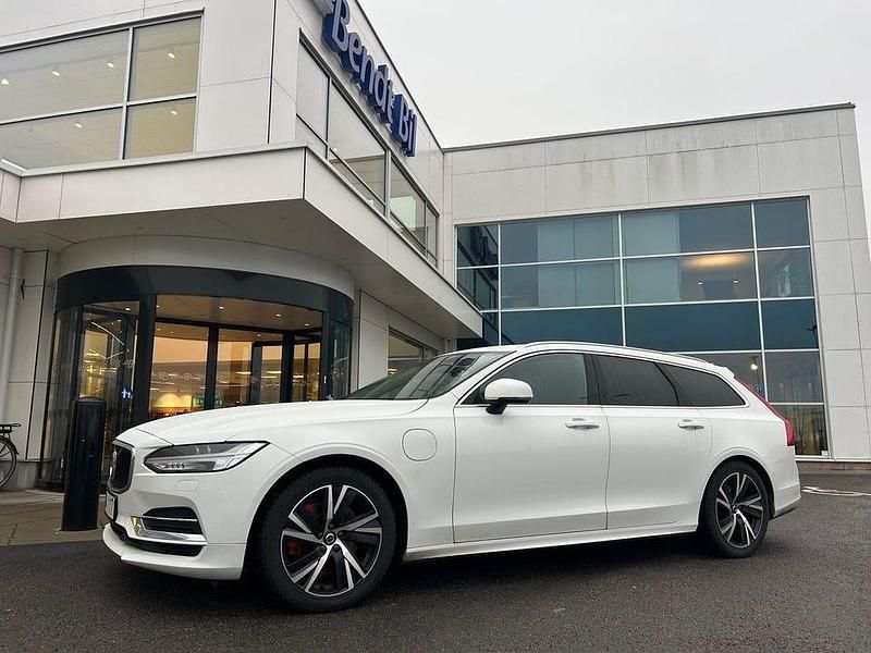 Vit Begagnad 2020 Volvo V90 Momentum Kombi | 269 500 kr (Lite dyr) - Bild 1/3