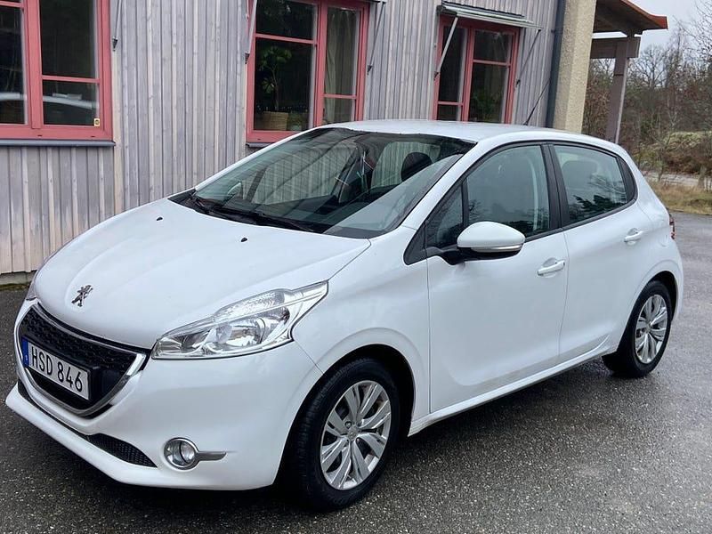Begagnad Peugeot 208 82 HK (60 kW) 2015 Halvkombi