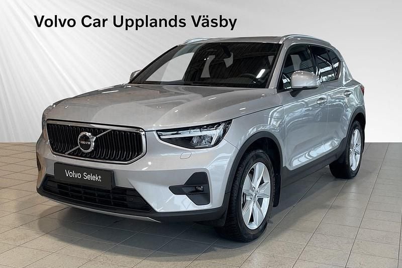 Silver Begagnad 2023 Volvo XC40 Core SUV | 349 900 kr (Bra pris) - Bild 1/3
