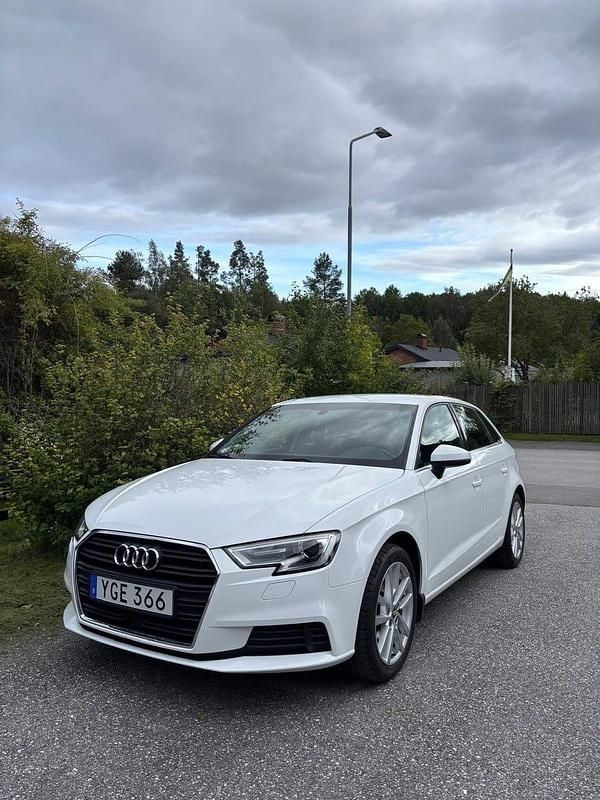Begagnad 2017 Audi A3 Sportback Halvkombi | 155 000 kr (Marknadspris) - Bild 1/3