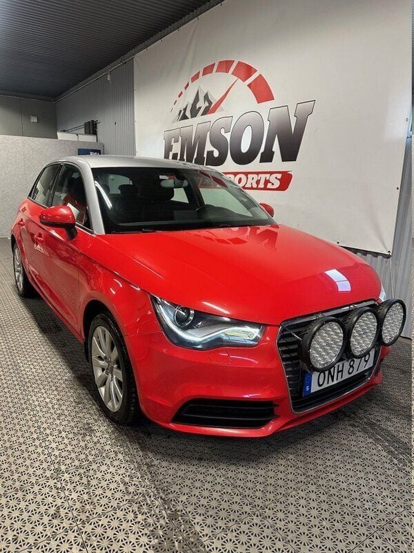 Röd Begagnad 2014 Audi A1 Sportback Sport Halvkombi | 99 900 kr (Marknadspris) - Bild 1/4