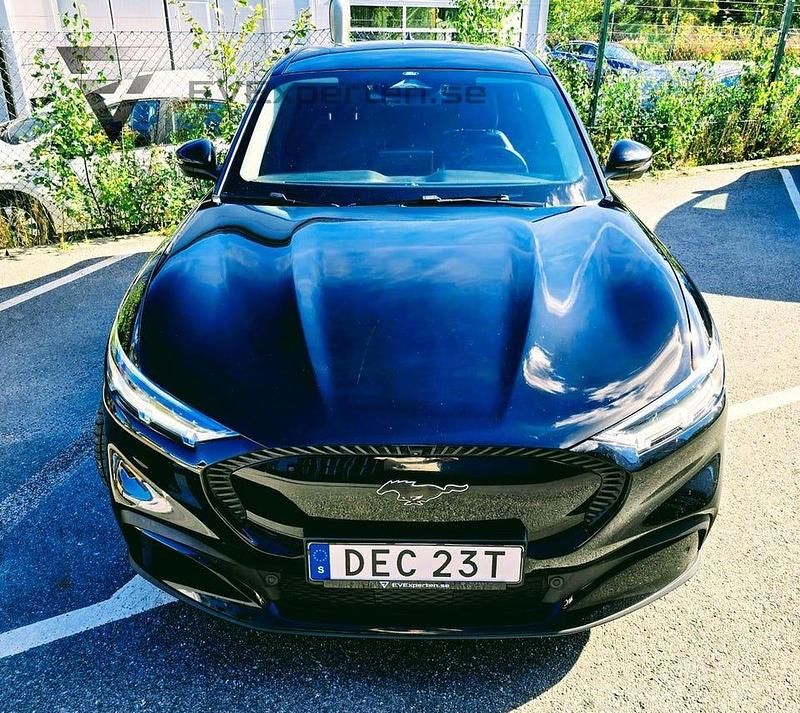 Begagnad Ford Mustang Mach-E 216 kW (294 HK) 2021 Svart SUV