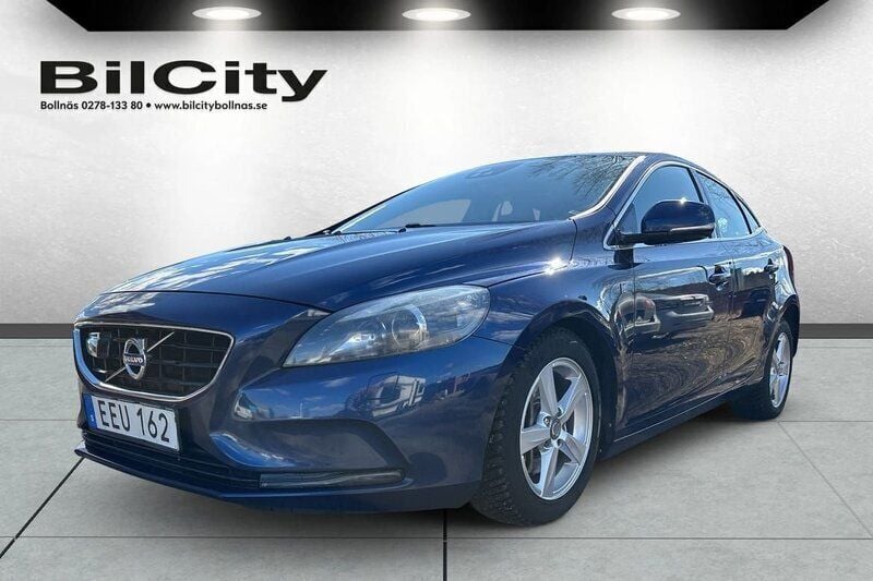 Grå Begagnad 2013 Volvo V40 Kombi | 169 000 kr (Marknadspris) - Bild 1/4