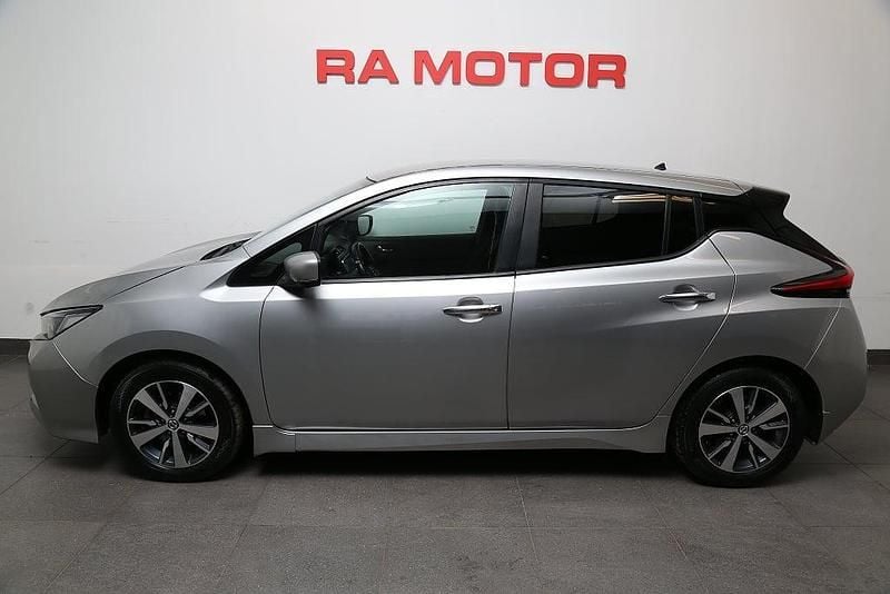 Begagnad Nissan Leaf 360º 110 kW (150 HK) 2020 Silver metallic Halvkombi