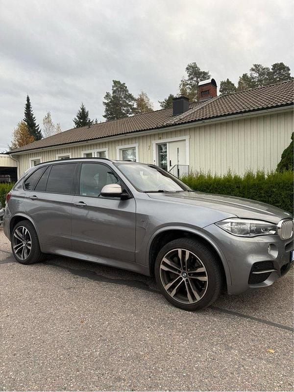 Grå Begagnad 2018 BMW X5 M Sport SUV | 460 000 kr (Marknadspris) - Bild 1/4