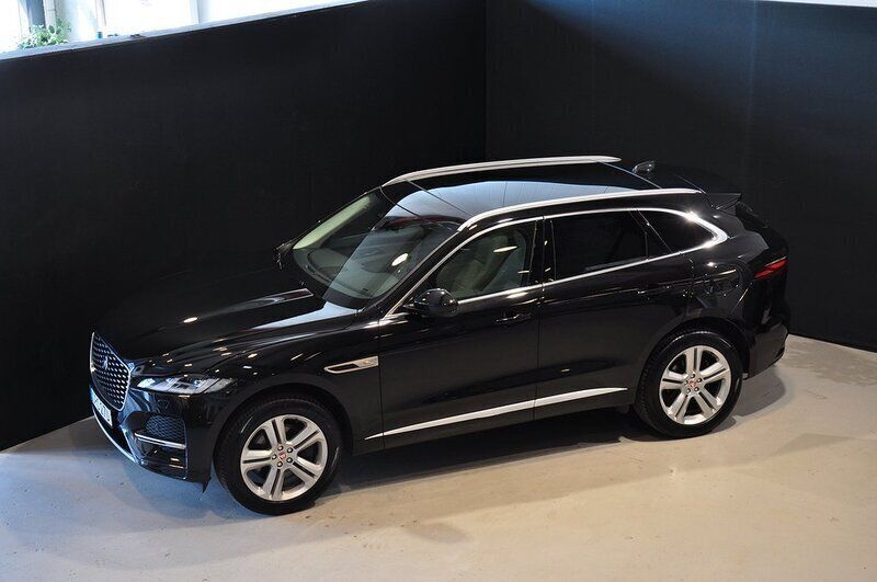 Svart Begagnad 2022 Jaguar F-Pace SUV | 599 000 kr (Marknadspris) - Bild 1/4