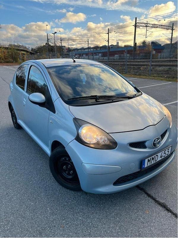 Blå Begagnad 2007 Toyota Aygo Halvkombi | 49 500 kr (Marknadspris) - Bild 1/4
