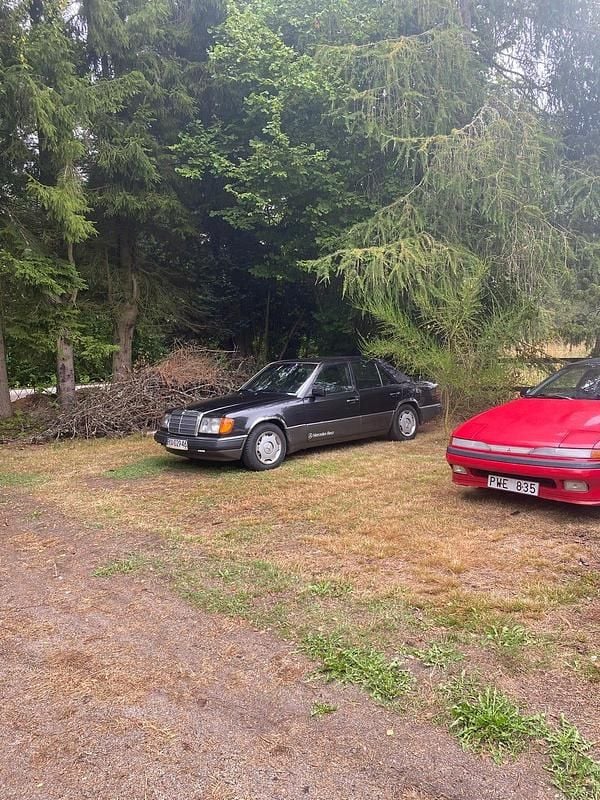 Begagnad 1993 Mercedes E200 Sedan | 17 000 kr - Bild 1/4