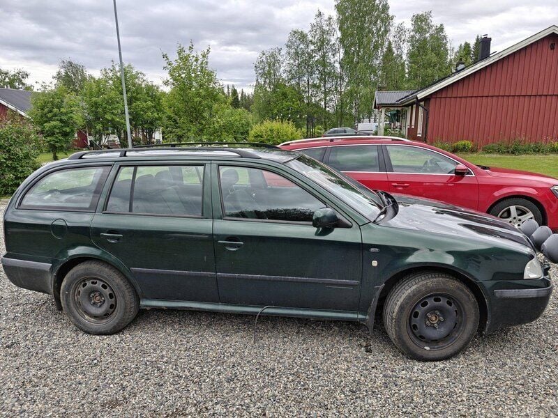 Grön Begagnad 2001 Skoda Octavia Tour Kombi | 1 500 kr (Superpris) - Bild 1/2