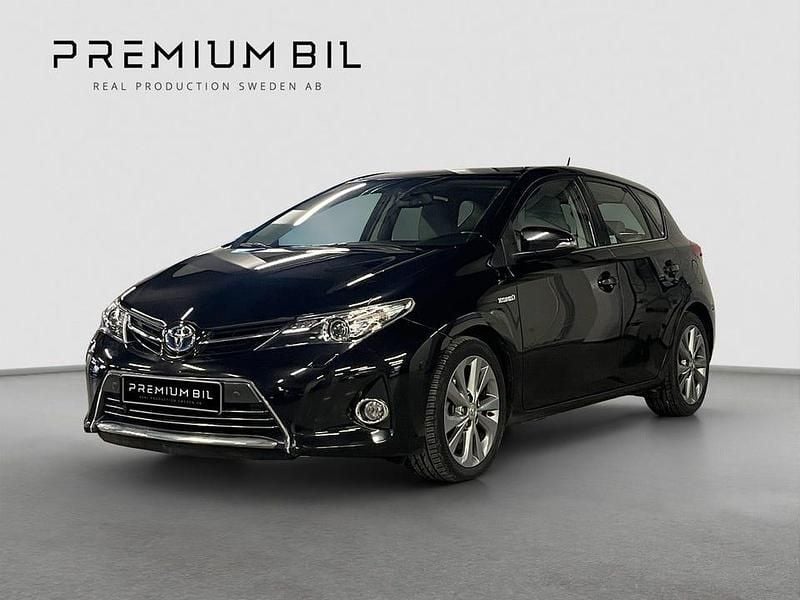 Begagnad Toyota Auris Hybrid Executive 136 HK (100 kW) 2013 Svart Halvkombi