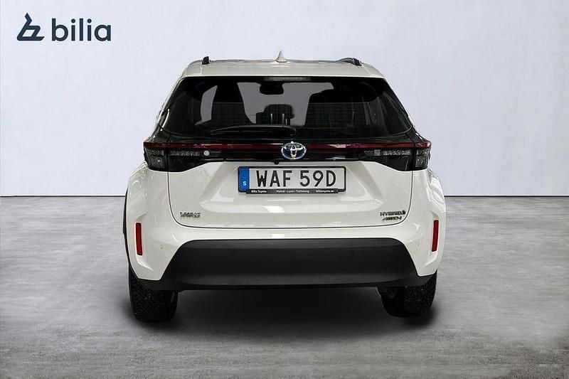 Begagnad Toyota Yaris Hybrid Active 117 HK (86 kW) 2023 Vit