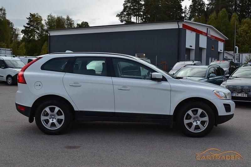 Begagnad Volvo XC60 Momentum 163 HK (119 kW) 2012 Vit SUV